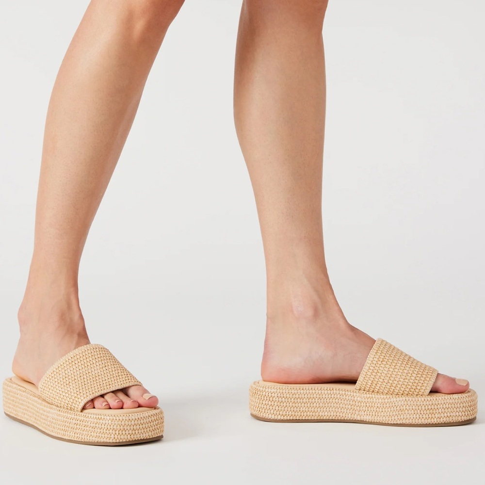 NWT STEVE MADDEN PLATFORM SANDALS